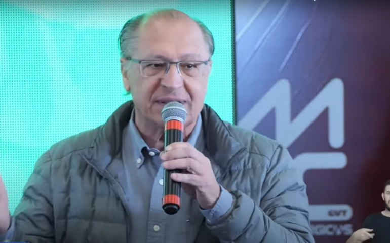 Alckmin chama Bolsonaro de ‘Bozo’ e diz que política não se faz como ‘motociata’