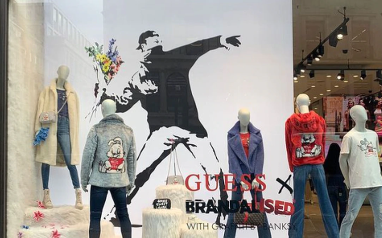 Banksy estimula roubo em loja da Guess, que usou sua arte sem autorização