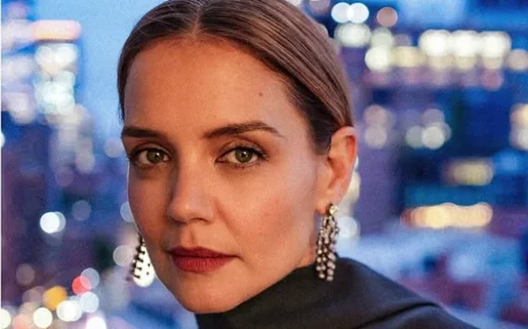 Katie Holmes presta homenagem comovente a James Van Der Beek após sua morte