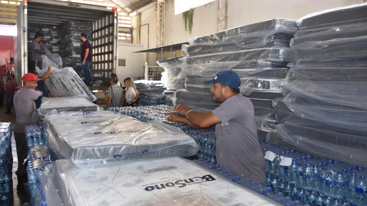 Estado de Alagoas continua entrega de materiais a desabrigados e desalojados
