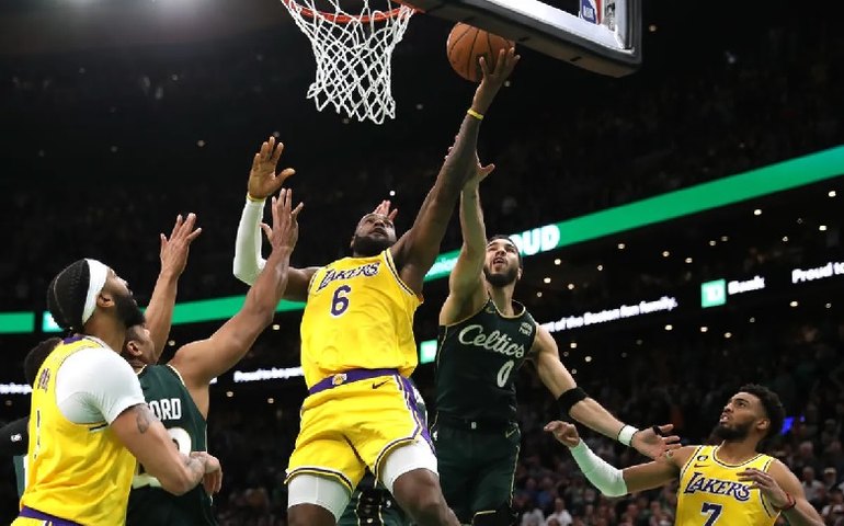 NBA admite erro após reclamação de Lebron: ‘Esse lance causará noites sem dormir’