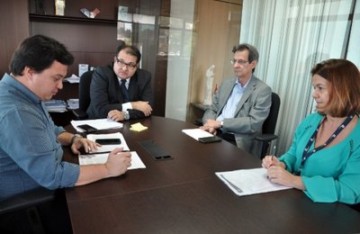 Secretário Santoro discute demandas do segmento empresarial com Sebrae