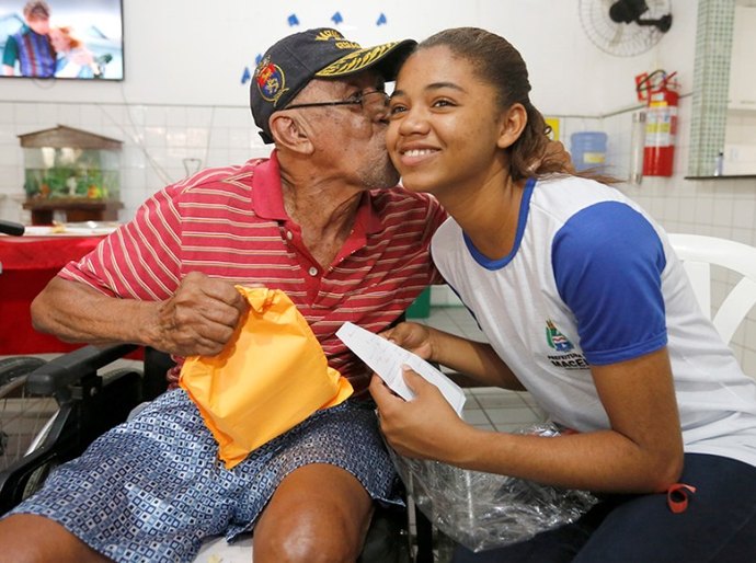 PCJE promove mais uma edição da campanha 'Adote um idoso'