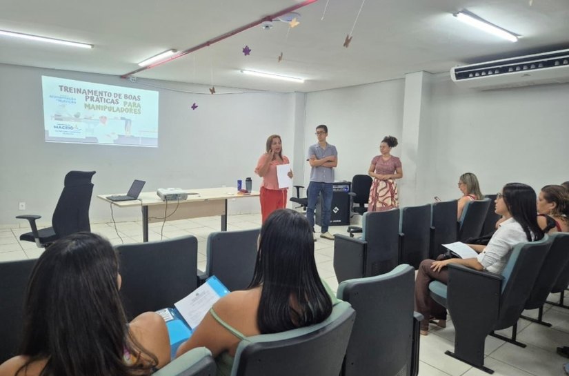 Saúde capacita pessoal que prepara e serve alimentos em abrigos para idosos