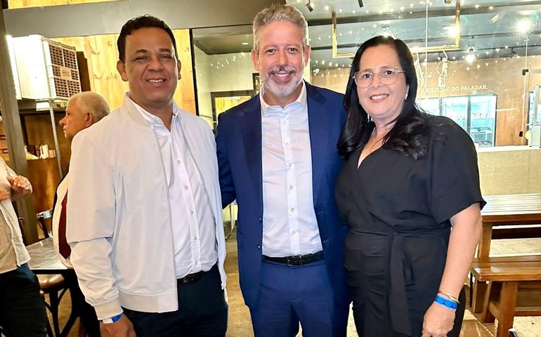 Edilza Alves viaja a Brasília em busca de recursos para Lagoa da Canoa e é recepcionada por Arthur Lira