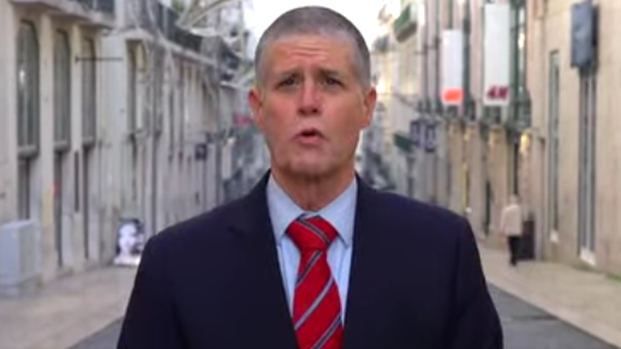Militante do partido Chega, de extrema-direita, agride socialista; André Ventura vota