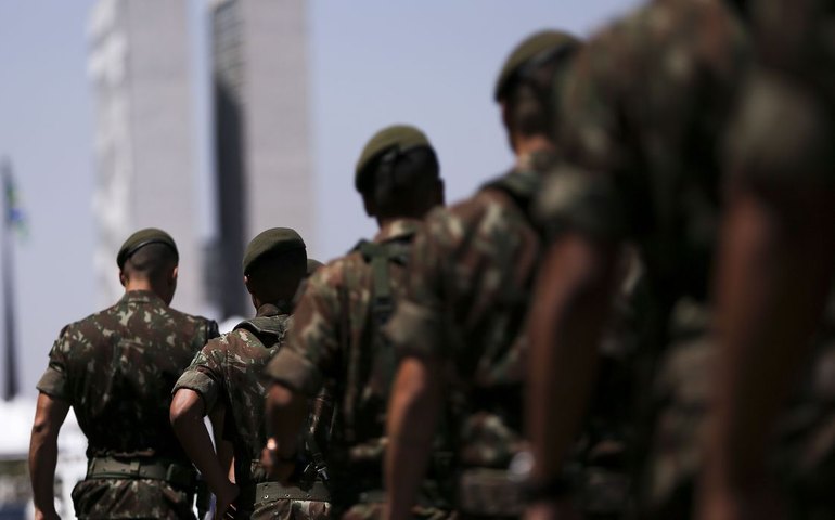 Militares farão desfile de tanques e armamentos em Brasília nesta terça