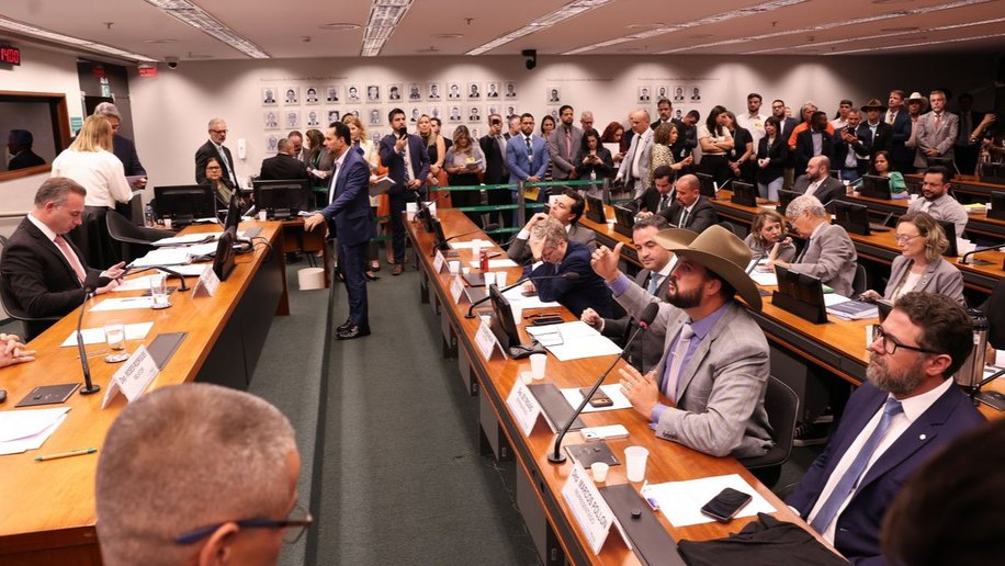 Conselho de Ética suspende três deputados por motim na Câmara