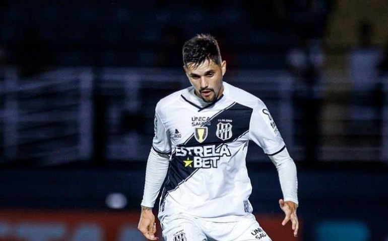 Lateral da Ponte Preta puxa responsabilidade para o elenco na Série B: 'Vamos reagir'