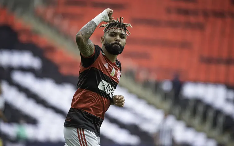 Gabigol enfrenta o banco no Cruzeiro e se declara ao ex-time: 'Flamengo até morrer'