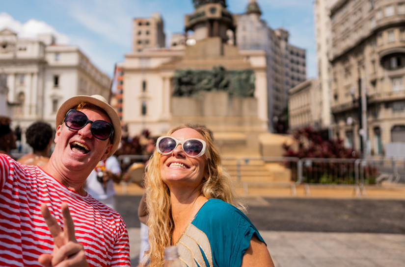 Gastos de estrangeiros no Brasil em 2025 já somam quase metade do registrado em todo o ano passado