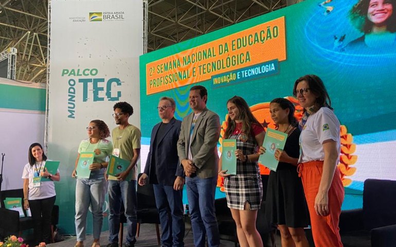Estudantes do Ifal são premiados em Brasília por composteira em feira livre de Marechal Deodoro