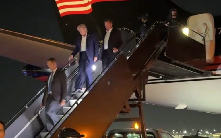 Donald Trump desembarca em Nova Jersey após 'tentativa de assassinato'; vídeo