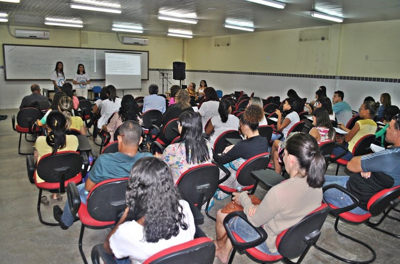 Educação especial promove formação para auxiliares de sala