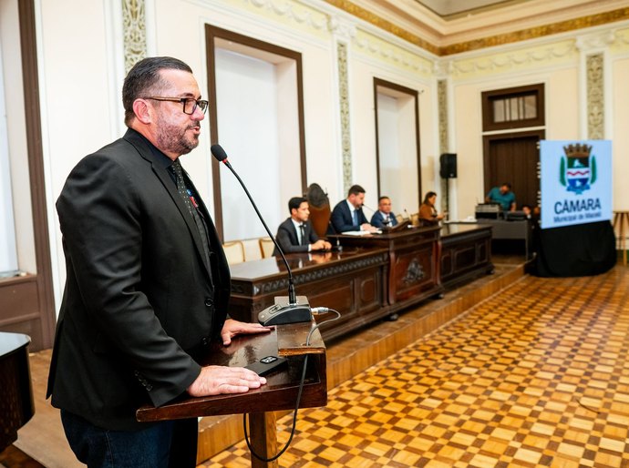 Em sessão, vereadores de Maceió prestam homenagem ao Papa Francisco