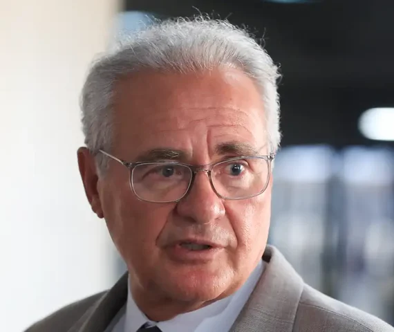 Renan Calheiros diz que Senado vai acompanhar de perto fraudes do Banco Master