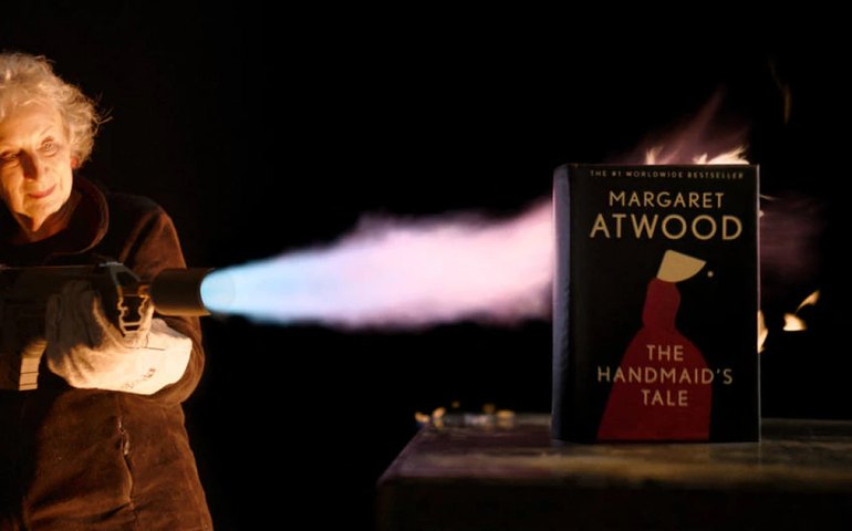 Edição de &#8216;O Conto da Aia&#8217; à prova de fogo é vendida por mais de US$ 100 mil