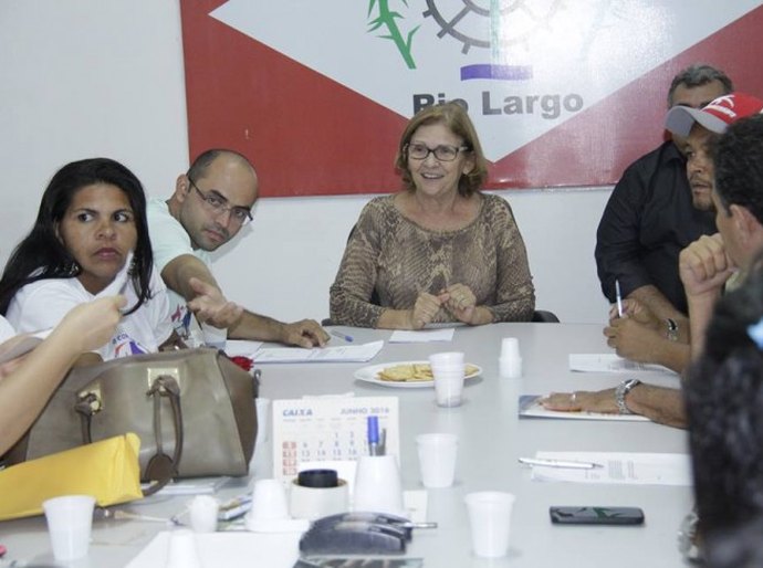 Eliza Alves se reúne com lideranças de novos conjuntos de Rio Largo