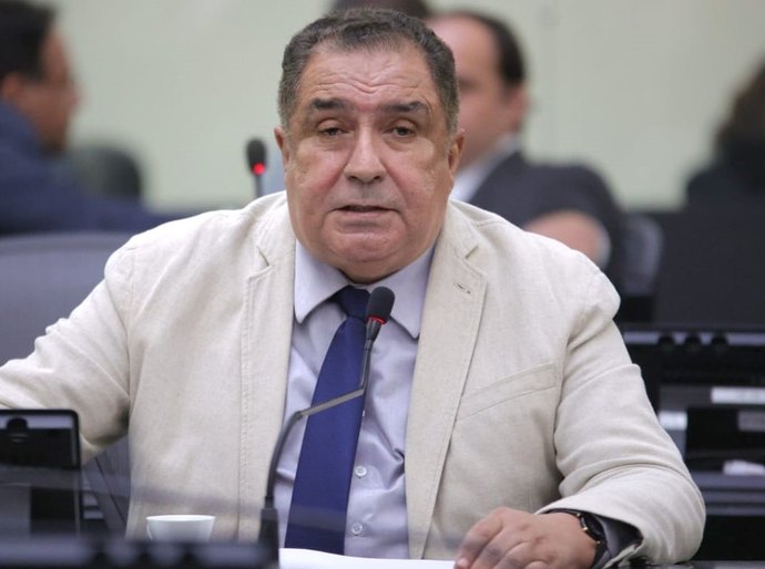 Inácio Loiola reverencia artistas no Dia Nacional do Choro