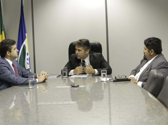 Em Brasília, Rui solicita cruzamento de dados do INSS com o Iprev