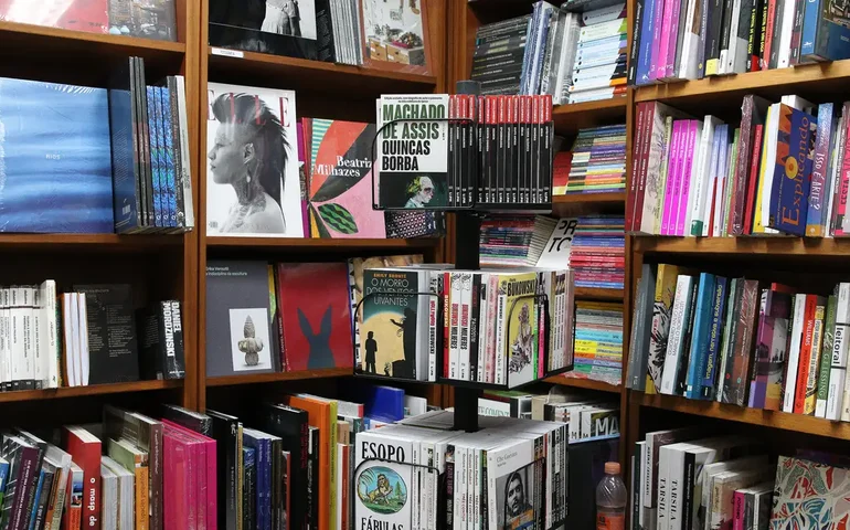 Livro de Vieira Junior e obra póstuma de Calligaris: conheça os premiados do Jabuti 2024