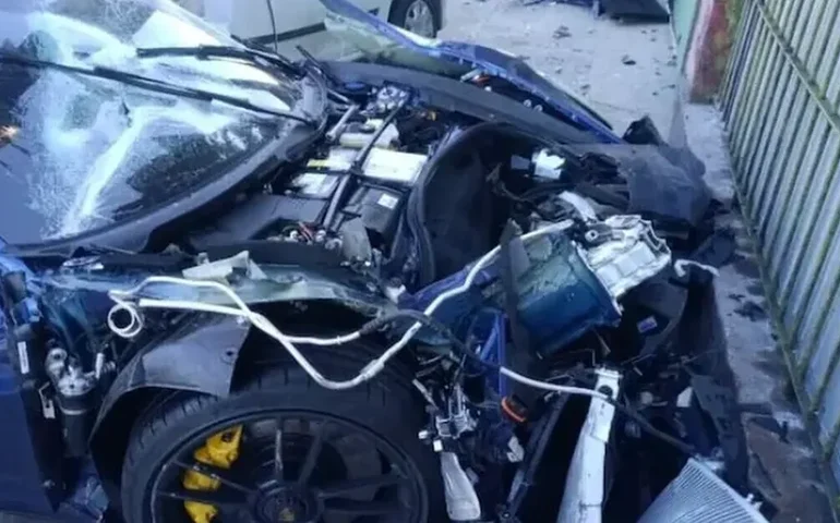 Motorista de Porsche oferece ajuda financeira a família de vítima de acidente