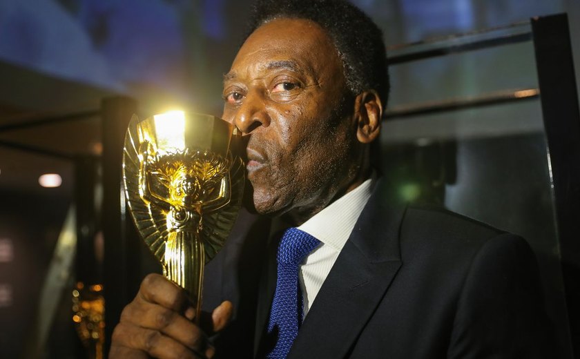 Pelé está com infecção respiratória, segundo boletim médico