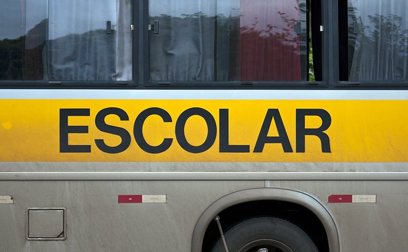 Professores da educação básica pública podem usar transporte escolar