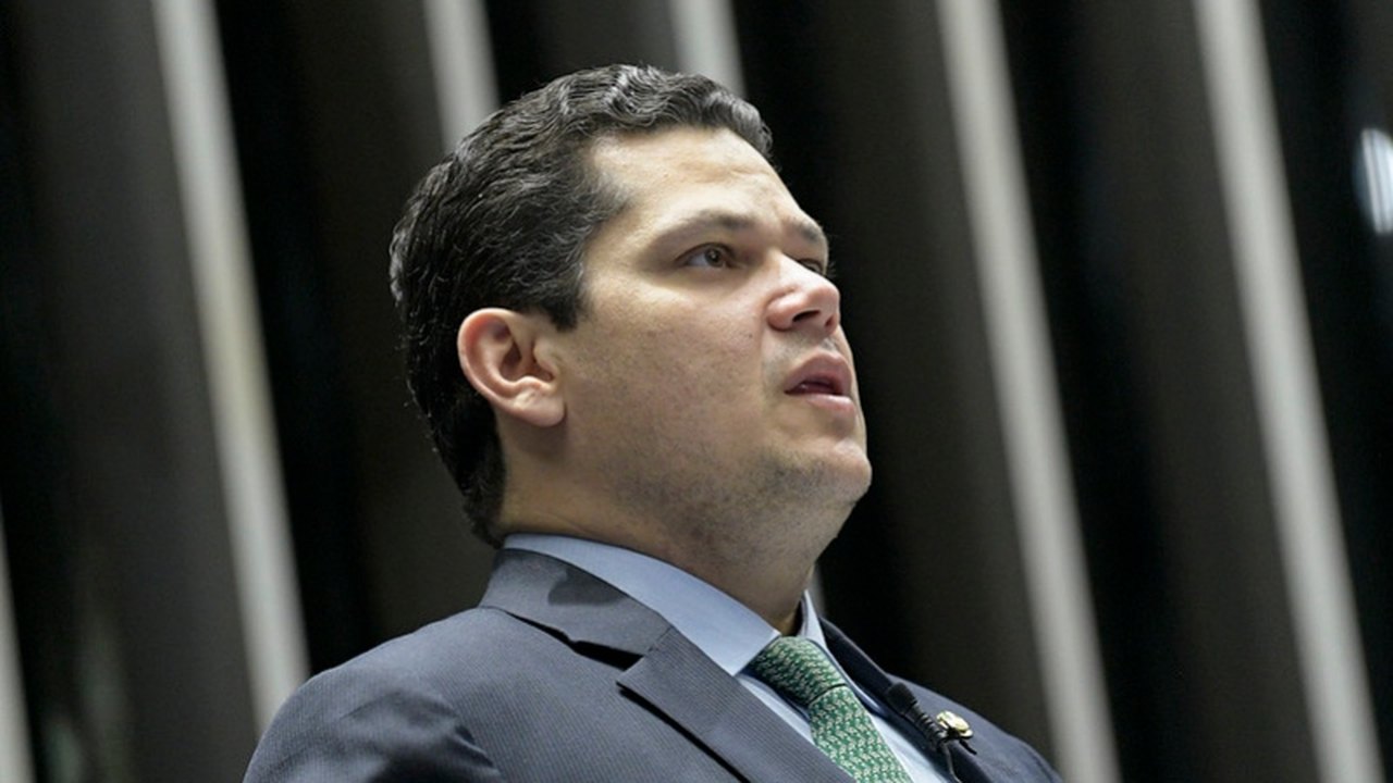 Alcolumbre passa por cirurgia em São Paulo após sentir ‘fortes’ dores abdominais