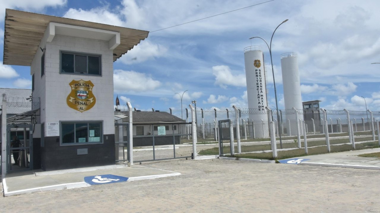 Seris entrega mais uma biblioteca e reforça prática da leitura dentro de estabelecimentos prisionais de AL