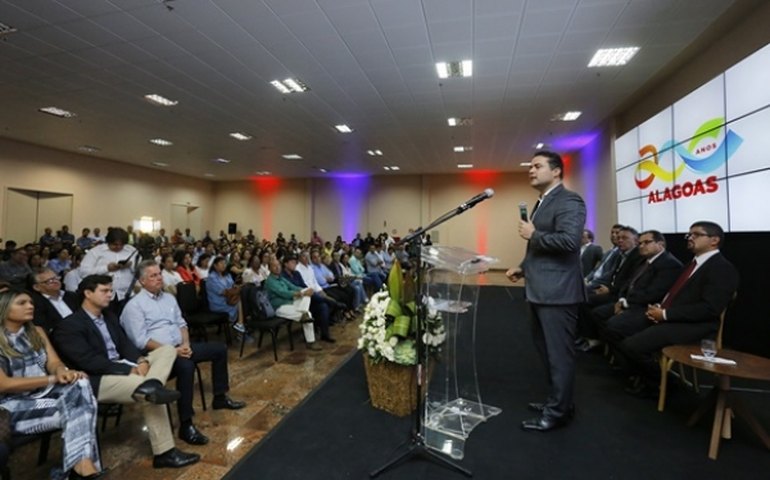Em dia histórico, Governo e gestores municipais se reúnem em prol da educação em Alagoas