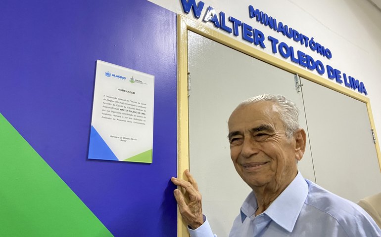 Uncisal homenageia professor Walter Toledo pelos 38 anos de serviços prestados à instituição