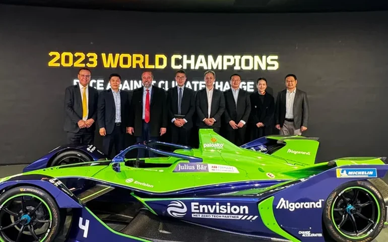 Na China, Silveira convida Envision Energy para leilão de baterias e encontra Dilma