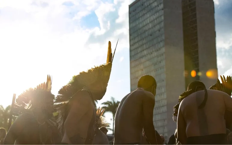 Marco temporal de terras indígenas será votado com urgência pela Câmara; governo liberou a base