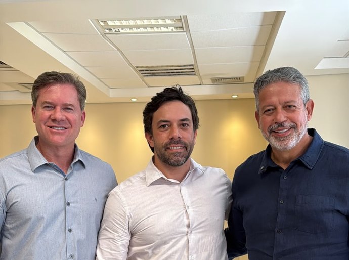 Ex-ministro, Marx Beltrão prestigia encontro com trade turístico e reforça atuação em defesa do setor