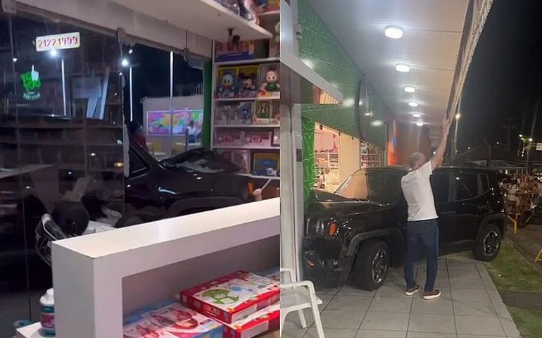 Carro desgovernado destrói loja de brinquedos na Ponta Verde