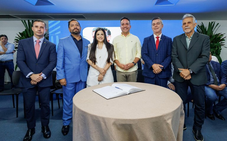Paulo Dantas dá posse a novos secretários e anuncia maior concurso público da história de Alagoas
