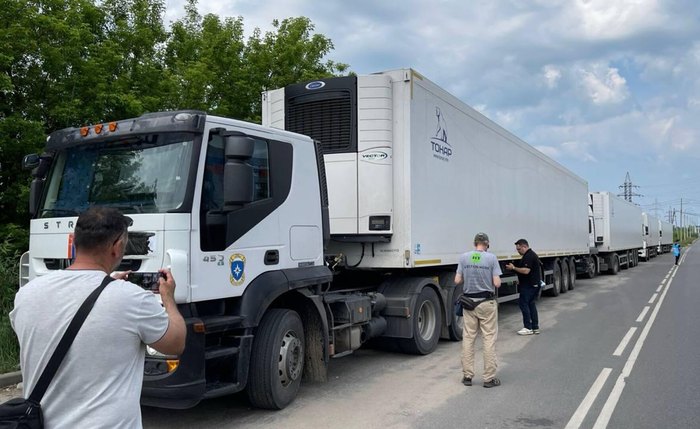 Jornalistas chegam à região de Bryansk e verificam refrigeradores com corpos de militares ucranianos Jornalistas chegam à região de Bryansk e verificam refrigeradores com corpos de militares ucranianos