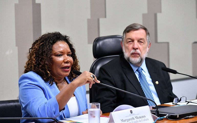 Ministra da Cultura defende regulamentar streaming e direitos autorais na internet