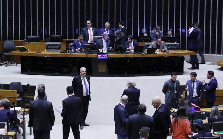Deputados mais ausentes na Câmara faltaram uma em cada cinco sessões