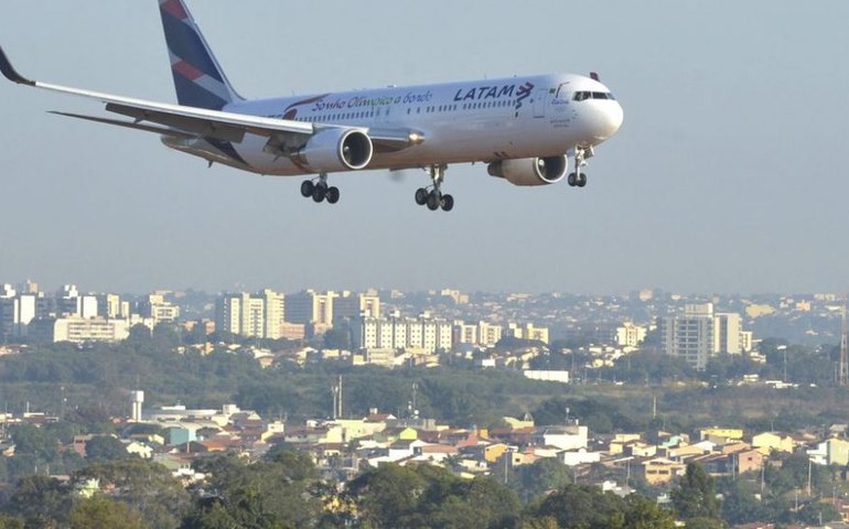 Setor aéreo quer intervenção de ministério contra retomada da exigência de vistos