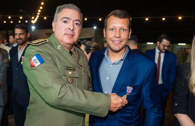 Prefeito Remi Filho recebe Medalha de Mérito Zumbi dos Palmares da Polícia Militar