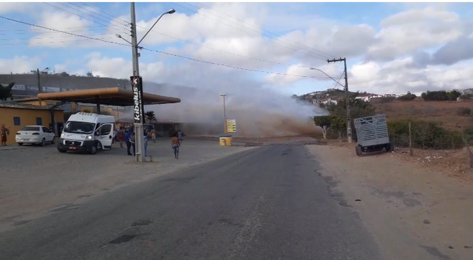 adutora no sertão se rompe