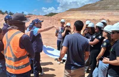 Estudantes do curso de Estradas do Ifal visitam as obras da AL-102 Norte