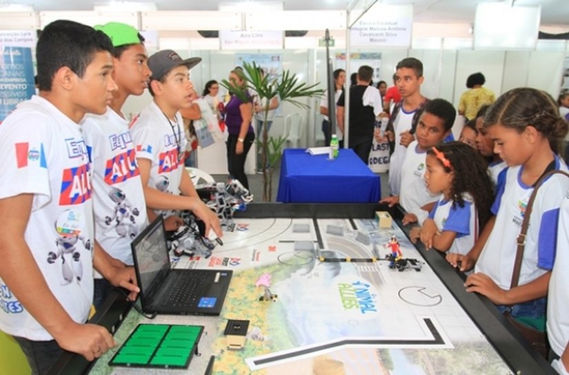 Estudantes da rede estadual apresentam projetos durante a Experiment-AL