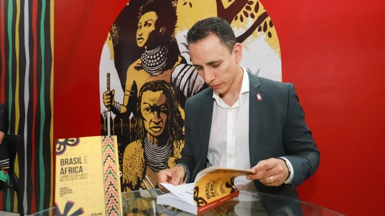 Professor de História debate escravidão em Encontro Internacional na Bahia