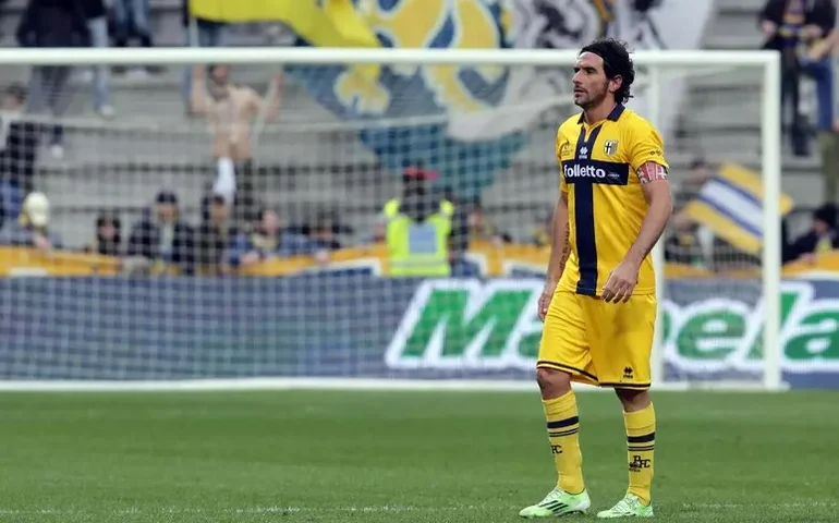 Lenda do Parma, ex-zagueiro Lucarelli diz que foi 'traído' pelo time