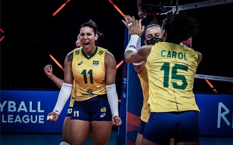 Com brilho de reservas, vôlei do Brasil celebra virada em clássico com a Argentina no 5º set