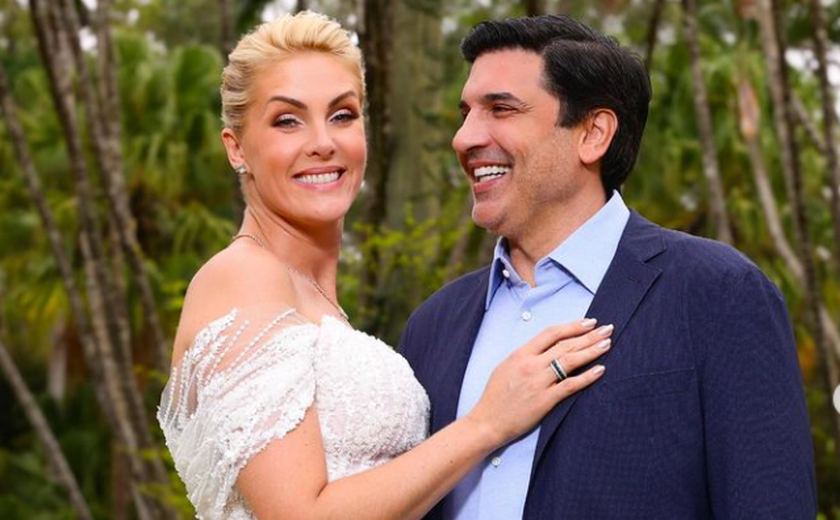 Ana Hickmann usa 'vestido de 100 mil pérolas' em noivado com Edu Guedes