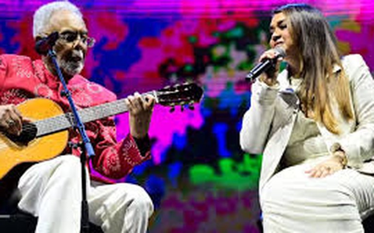 Preta Gil subiu ao palco pela última vez para cantar ao lado do pai, Gilberto Gil, em SP